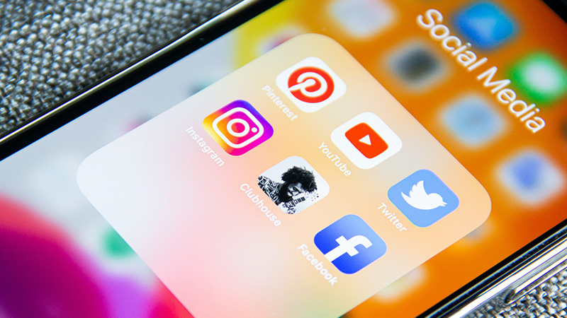 How Conscious Users Are in Social Life